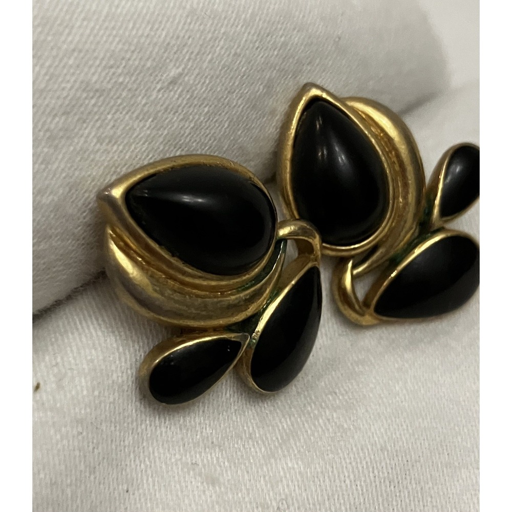 VTG Estate Trifari Swirl Teardrop Gold Tone Triple Black Cabochon Earrings - Picture 3 of 8